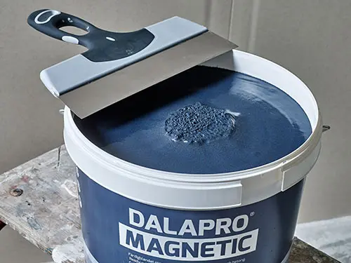 Dalapro Magnetic – a black tinted hand filler that provides a magnetic effect, perfect to create a bulletin board