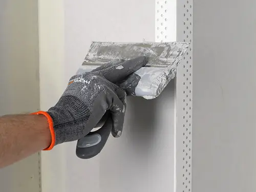 AquaBead – adhesive corner bead, suitable for papered plasterboard