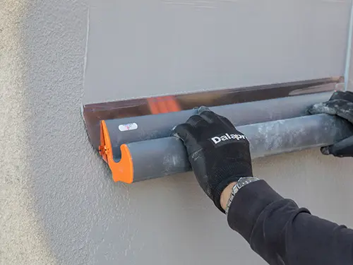 Dalapro Lightning Facade – a grey ready-mixed spray filler for repairs